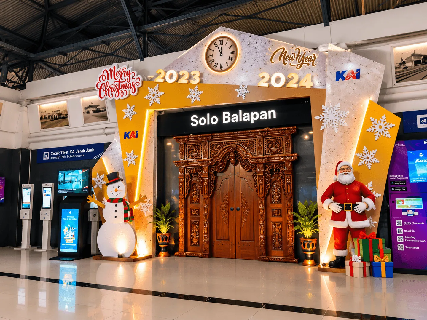 KAI Stasiun Solobalapan Christmas Thematic